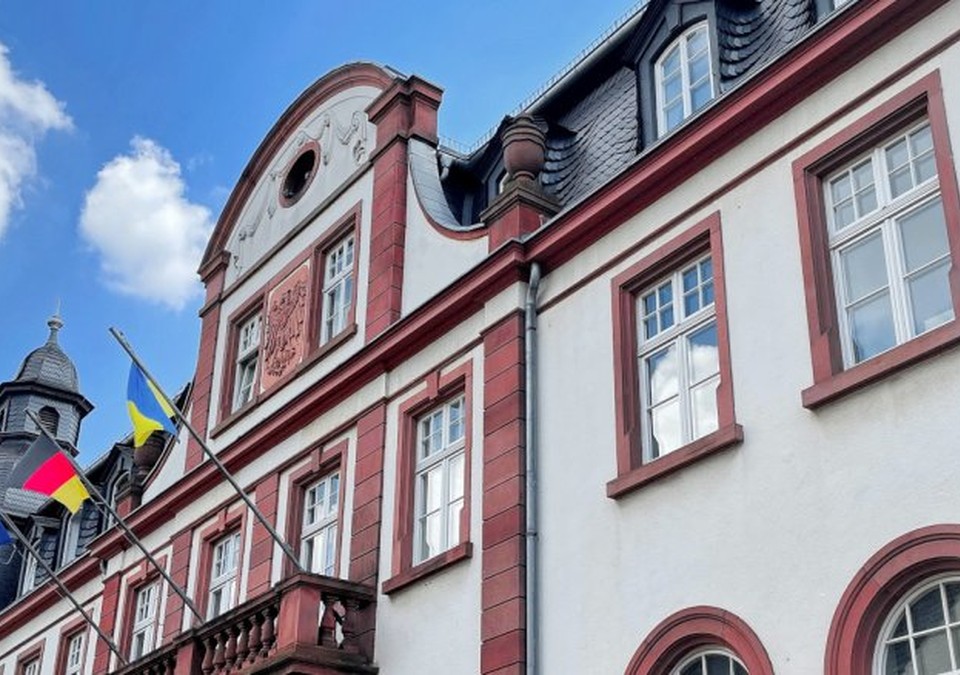 Eltville: Rathaus und Ämter am Sektfestmontag nur bis 10.30 Uhr geöffnet