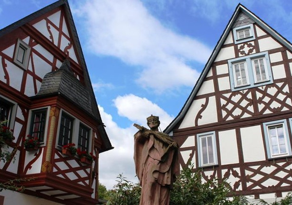 Nepomuk-Figur in Erbach nach Vandalismus fachgerecht wieder instand gesetzt