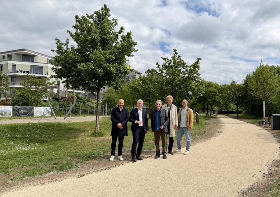 Neue Fuß und Radwege verbinden Helling Höfe mit Rheinufer in Kastel