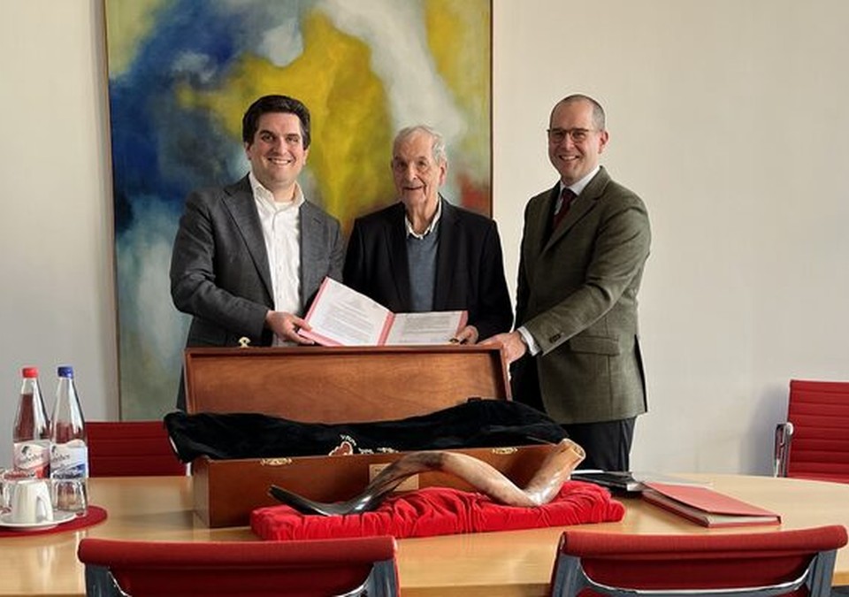 Theaterintendant Manfred Beilharz übergibt umfangreichen Vorlass an Stadtarchiv Wiesbaden