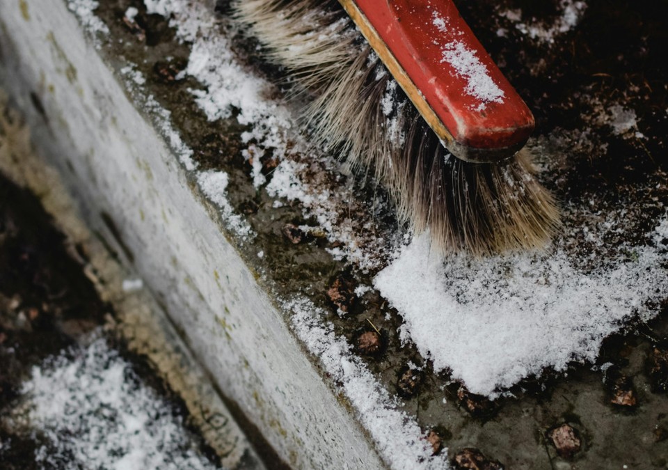 Walluf weist auf Räumpflicht und Streuen bei Schnee und Glätte hin