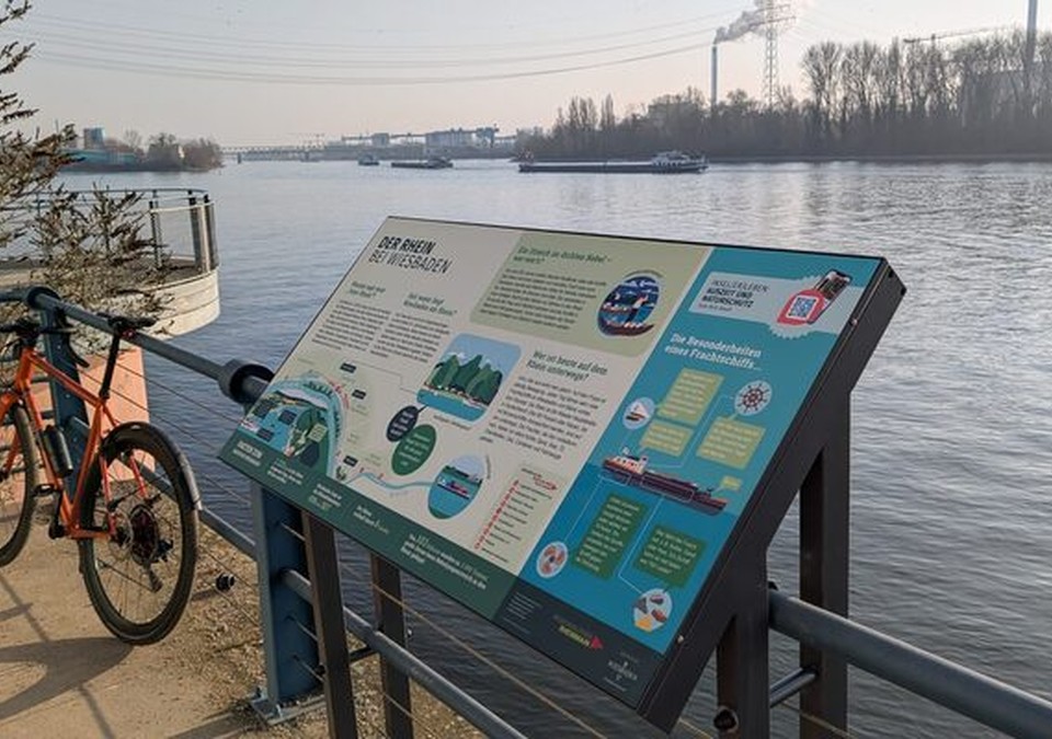 Wiesbaden installiert neun neue Informationstafeln an Rhein und Main