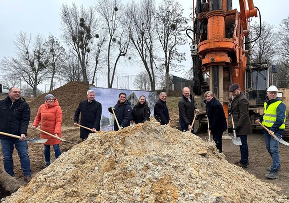 Wiesbaden legt Grundstein für neue Grundschule mit Sporthalle an der Wettinerstraße