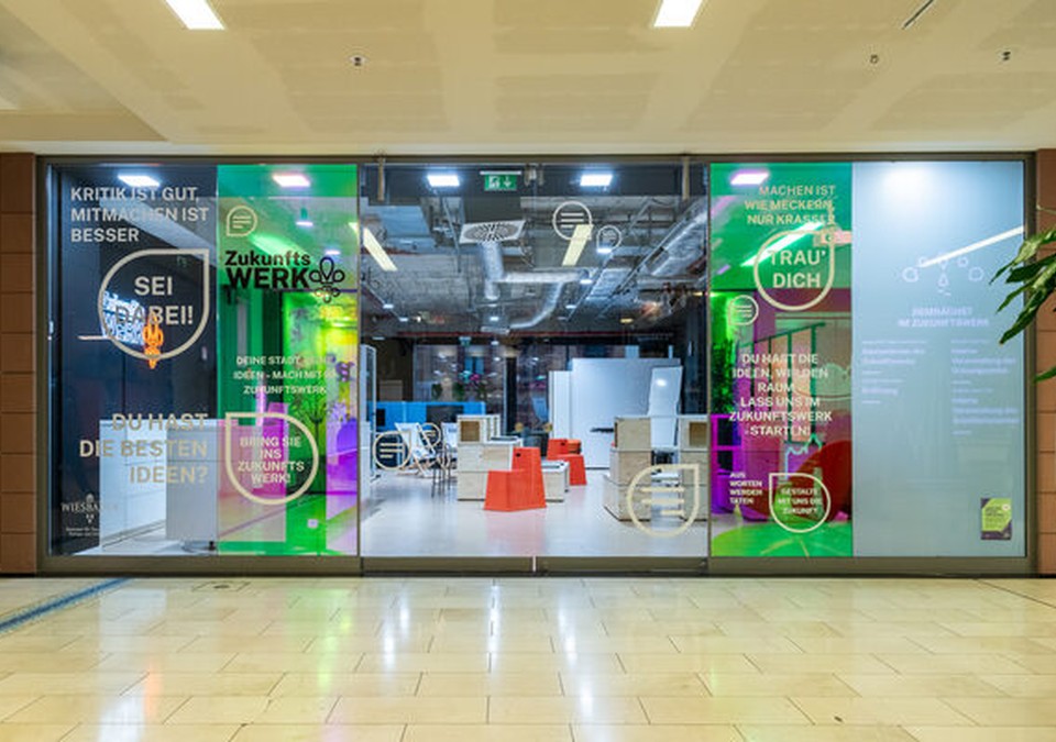 Zukunftswerk Wiesbaden zieht Bilanz nach einem Jahr mit 170 Veranstaltungen und 16.000 Teilnehmenden Zukunftswerk Wiesbaden zieht Bilanz nach einem Jahr mit 170 Veranstaltungen und 16.000 Teilnehmenden